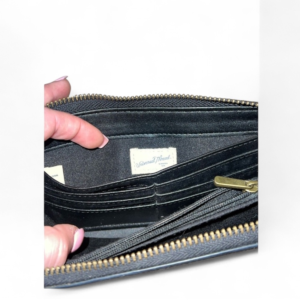 ✨Universal Thread Black Wallet - Picture 4 of 4